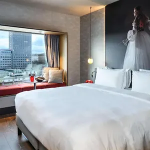 Radisson Red Hotel, Østrig